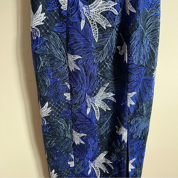 MARCHESA Norte Lace Short Sleeve Lace Column Gown - Picture 4 of 9